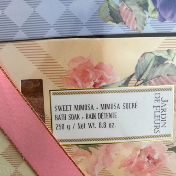 Gift Set of 3 Bath Salts Soak Jardin de fleurs NIB Bathroom Relax Self Care - Picture 4 of 7